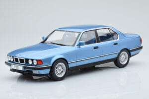 BMW Řada 7 E32 730i Modrá MCG 1:18