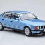 BMW Řada 7 E32 730i Modrá MCG 1:18
