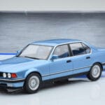 BMW Řada 7 E32 730i Modrá MCG 1:18