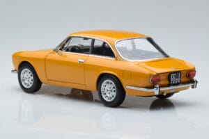 Alfa Romeo 1750 GTV Žlutý Norev 1:18 187910 Kov – obrázek 6 z 7