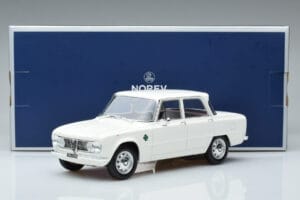 Alfa Romeo Giulia Ti Super Norev 1:18 187970 Kov – obrázek 6 z 6