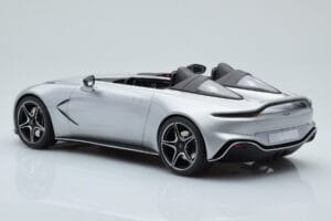 Aston Martin V12 Speedster Stříbrný GT Spirit 1:18 GT430 Pryskyřice – obrázek 5 z 6