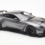 Aston Martin V12 Vantage Magnetic Stříbrný GT Spirit 1:18 GT443 - image 4 of 6