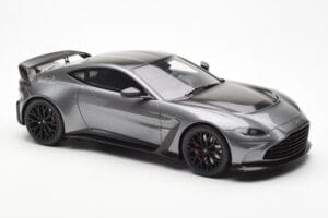 Aston Martin V12 Vantage Magnetic Stříbrný GT Spirit 1:18 GT443 Pryskyřice – obrázek 4 z 6