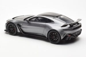 Aston Martin V12 Vantage Magnetic Stříbrný GT Spirit 1:18 GT443 Pryskyřice – obrázek 5 z 6