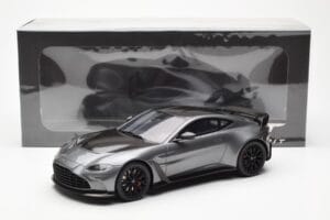 Aston Martin V12 Vantage Magnetic Stříbrný GT Spirit 1:18 GT443 Pryskyřice – obrázek 6 z 6