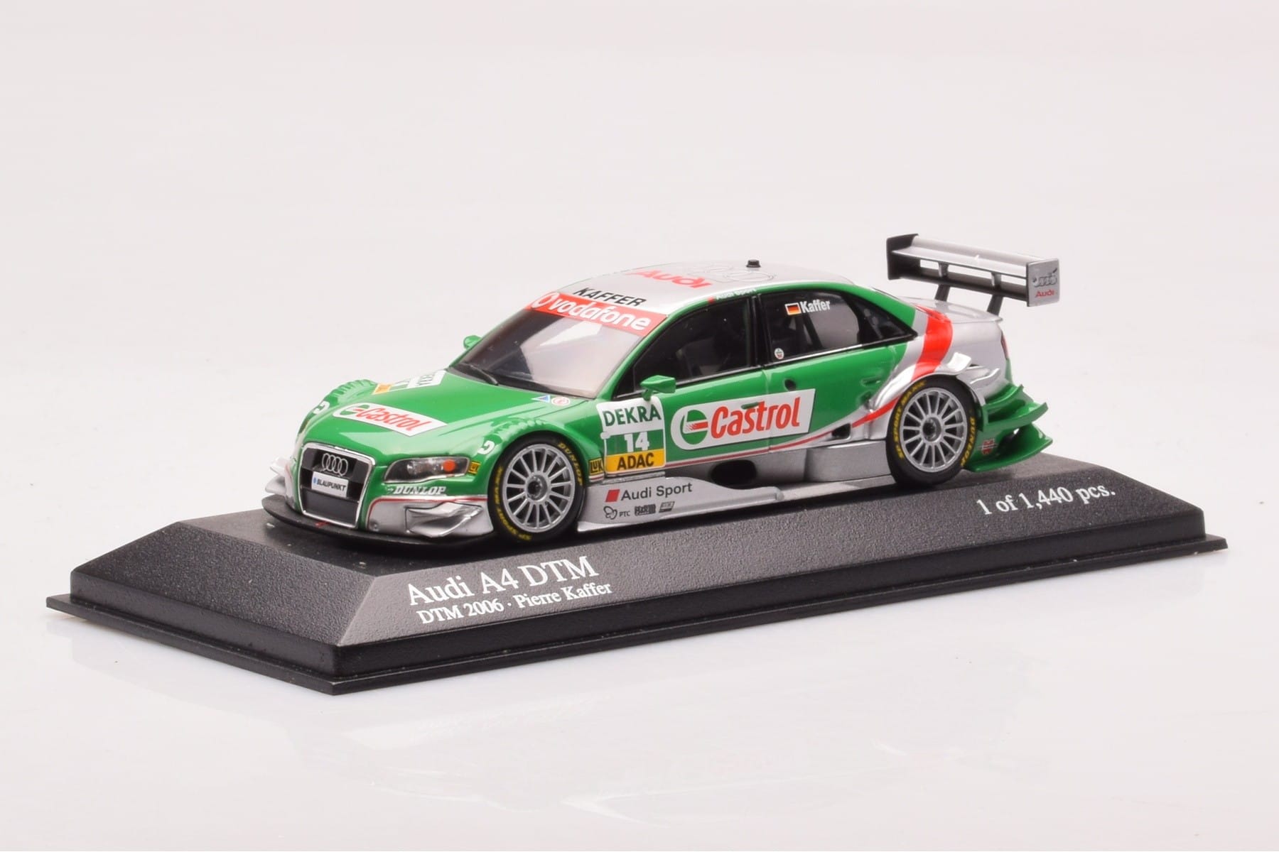 Audi A4 B7 DTM Team Phoenix #14 F. Kaffer DTM 2006 Minichamps 1:43 400061514 Kov – obrázek 2 z 4