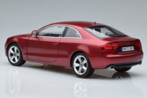 Audi A5 B8 Granátová Červená Norev 1:18 188352 Kov – obrázek 6 z 7