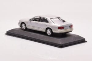 Audi A8 D2 Stříbrný Zelený Pruh Minichamps 1:43 AUDI-264455 Kov – obrázek 3 z 4