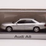 Audi A8 D2 Stříbrný Zelený Pruh Minichamps 1:43 - image 4 of 4