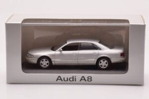 Audi A8 D2 Stříbrný Zelený Pruh Minichamps 1:43 AUDI-264455 Kov – obrázek 4 z 4