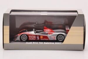 Audi R10 TDI LMP1 #2 F. Biela / E. Pirro / M. Werner 12 Hours of Sebring 2007 Minichamps 1:43 5020700233 Kov – obrázek 4 z 4