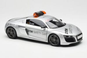 Audi R8 5.2 DTM Safety Car 2010 Kyosho 1:18 09216DTM Kov – obrázek 6 z 8
