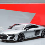Audi R8 Performance Stříbrný Kengfai 1:18 - image 10 of 10