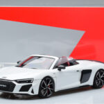 Audi R8 Spyder Performance Bílý Kengfai 1:18 - image 11 of 11