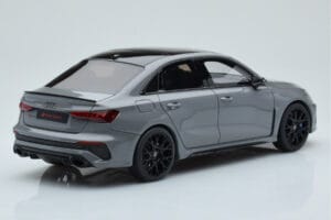 Audi RS3 8Y Sedan Performance Edition Šedý GT Spirit 1:18 GT885 Pryskyřice – obrázek 2 z 6