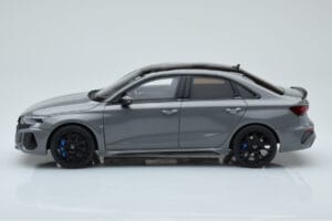 Audi RS3 8Y Sedan Performance Edition Šedý GT Spirit 1:18 GT885 Pryskyřice – obrázek 3 z 6