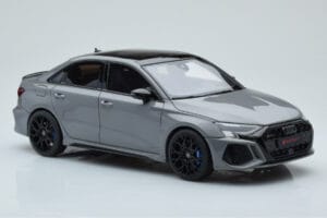 Audi RS3 8Y Sedan Performance Edition Šedý GT Spirit 1:18 GT885 Pryskyřice – obrázek 4 z 6