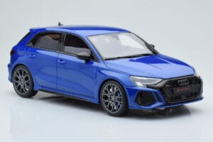 Audi RS3 8Y Sportback Performance Edition Nagaro Modrý GT Spirit 1:18 GT884 Pryskyřice – obrázek 3 z 5