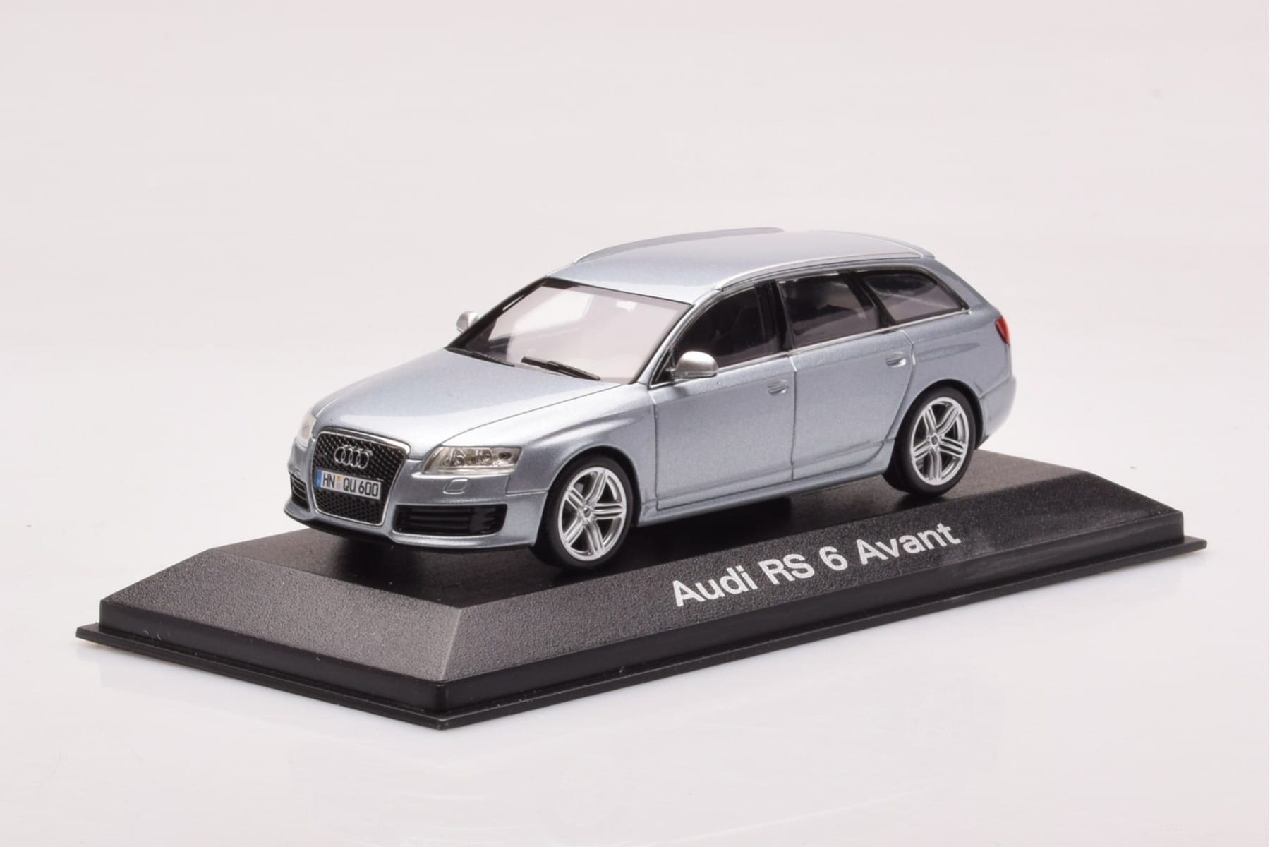 Audi RS6 C6 Monza Stříbrný Minichamps 1:43 5010710213 Kov – obrázek 2 z 4