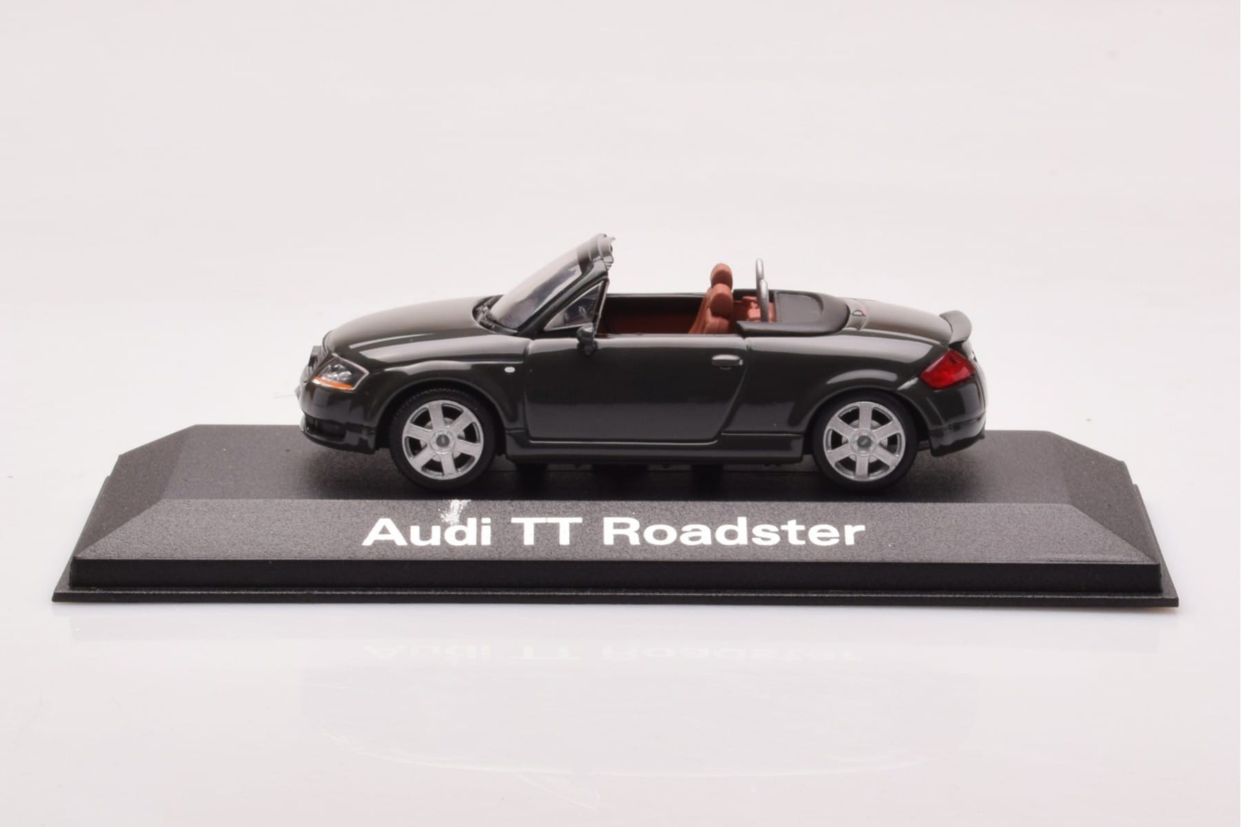 Audi TT 8N Roadster Šedý Minichamps 1:43 430017235 Kov