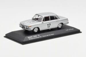 BMW 2000 Ti #17 J. Ickx / C. van Ophem Winners 24 Hours of Spa 1966 Minichamps 1:43 400662517 Kov – obrázek 2 z 4