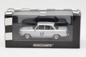 BMW 2000 Ti #17 J. Ickx / C. van Ophem Winners 24 Hours of Spa 1966 Minichamps 1:43 400662517 Kov – obrázek 4 z 4