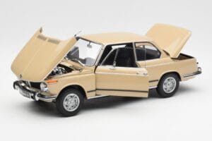 BMW 2002 Ti E10 Sahara Béžový Kyosho 1:18 08541BG Kov – obrázek 2 z 8