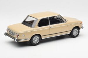 BMW 2002 Ti E10 Sahara Béžový Kyosho 1:18 08541BG Kov – obrázek 3 z 8