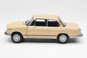 BMW 2002 Ti E10 Sahara Béžový Kyosho 1:18 08541BG Kov – obrázek 4 z 8