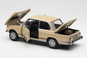 BMW 2002 Ti E10 Sahara Béžový Kyosho 1:18 08541BG Kov – obrázek 5 z 8