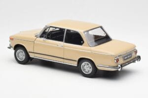 BMW 2002 Ti E10 Sahara Béžový Kyosho 1:18 08541BG Kov – obrázek 7 z 8
