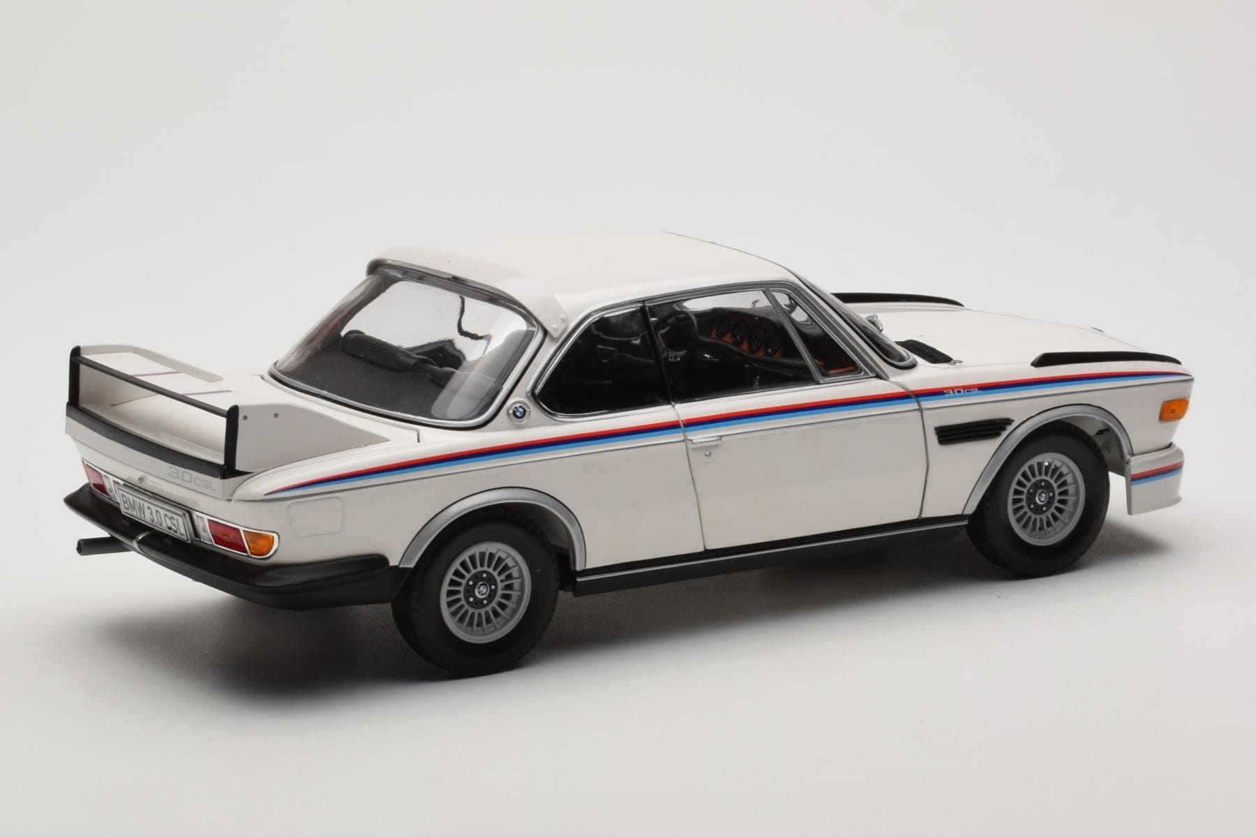BMW 3.0 CSL E9 Bílý Heritage Edition Minichamps 1:18 80432411550 Kov – obrázek 3 z 8