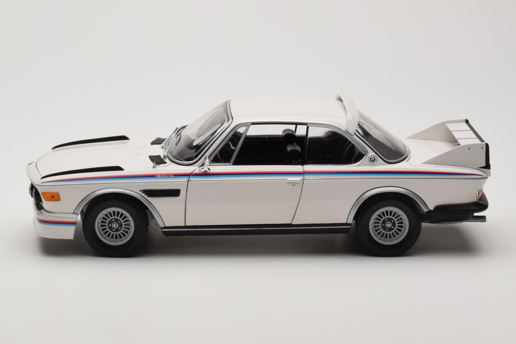 BMW 3.0 CSL E9 Bílý Heritage Edition Minichamps 1:18 80432411550 Kov – obrázek 4 z 8