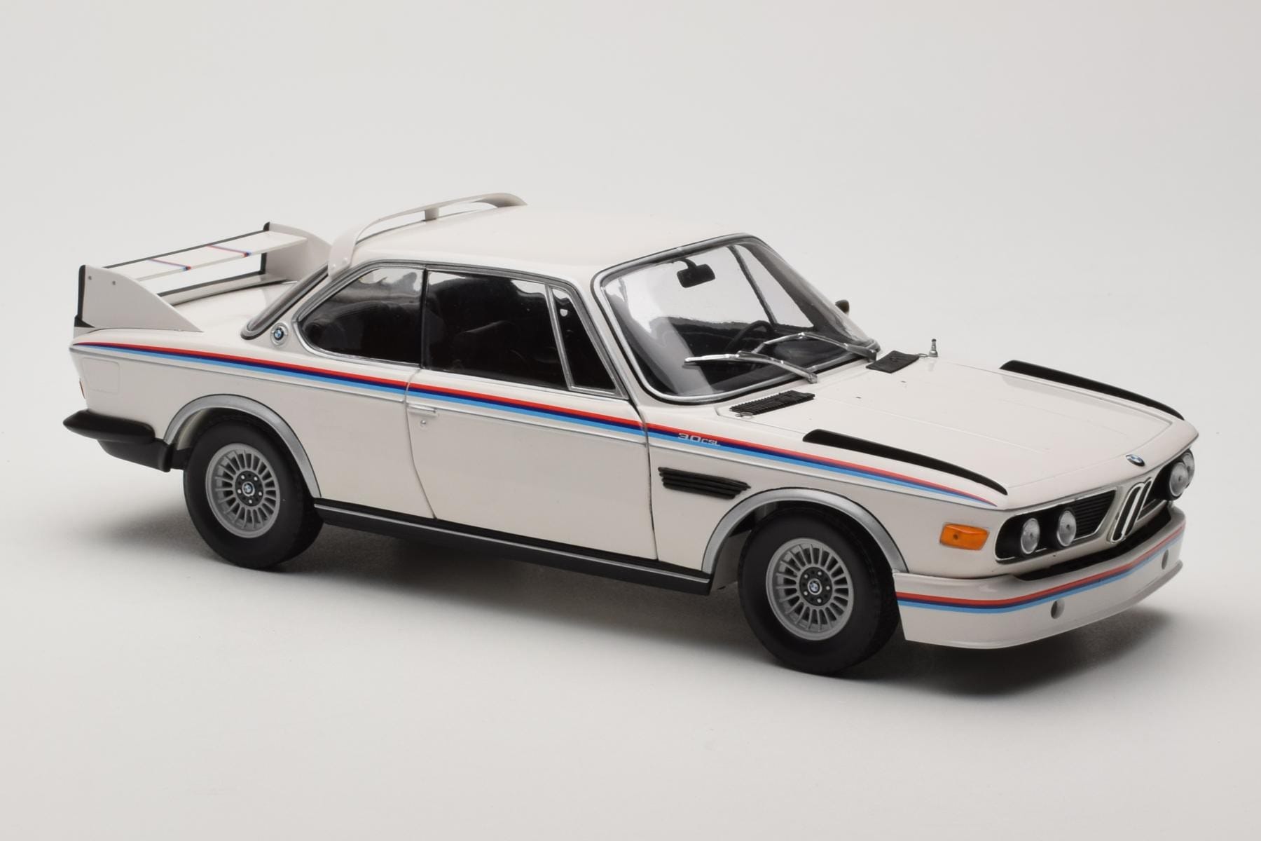BMW 3.0 CSL E9 Bílý Heritage Edition Minichamps 1:18 80432411550 Kov – obrázek 6 z 8