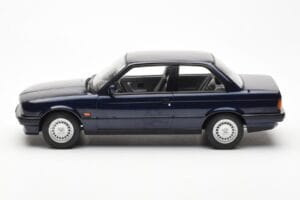 BMW 325i E30 Modrý Metalíza Norev 1:18 183201 Kov – obrázek 3 z 6