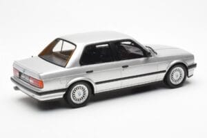 BMW 325i E30 Stříbrný Otto 1:18 OT912 Pryskyřice – obrázek 2 z 6