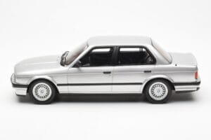 BMW 325i E30 Stříbrný Otto 1:18 OT912 Pryskyřice – obrázek 3 z 6