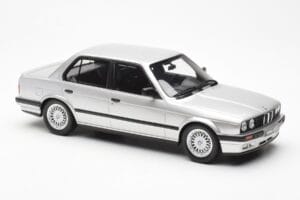 BMW 325i E30 Stříbrný Otto 1:18 OT912 Pryskyřice – obrázek 4 z 6