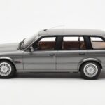 BMW 325i E30 Touring Šedý Otto 1:18 - image 3 of 6