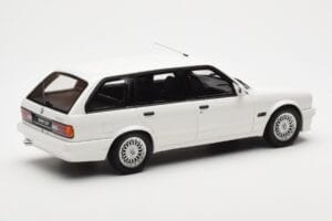 BMW 325i E30 Touring M Package Bílý Otto 1:18 OT238 Pryskyřice – obrázek 2 z 5
