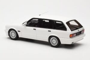 BMW 325i E30 Touring M Package Bílý Otto 1:18 OT238 Pryskyřice – obrázek 4 z 5