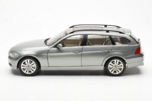 BMW 330i E91 Touring Šedý Metallic Kyosho 1:18 80430394359 Kov – obrázek 4 z 8