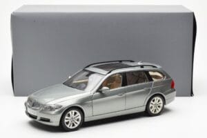 BMW 330i E91 Touring Šedý Metallic Kyosho 1:18 80430394359 Kov – obrázek 8 z 8