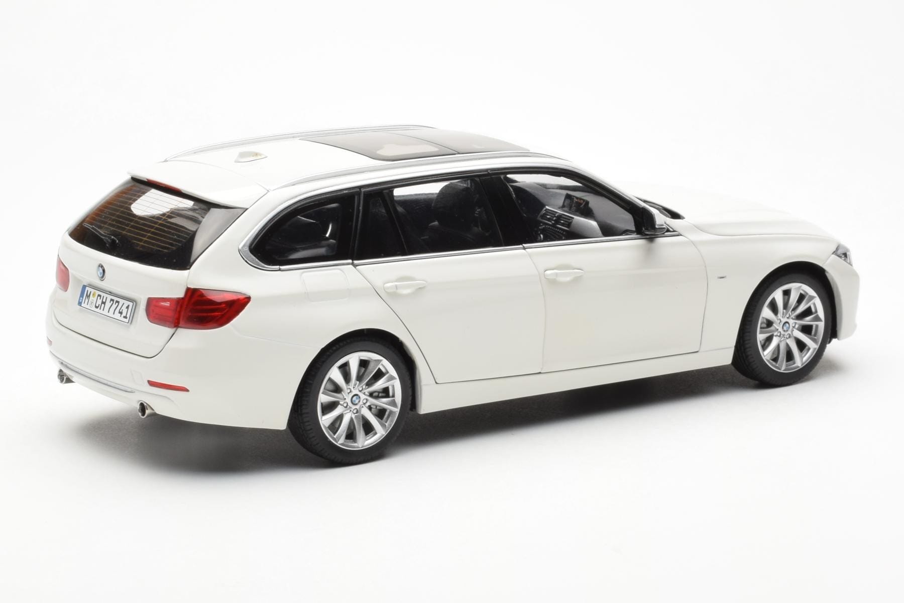 BMW 335i F31 Touring Alpine Bílý Paragon 1:18 80432244242 Kov – obrázek 3 z 8