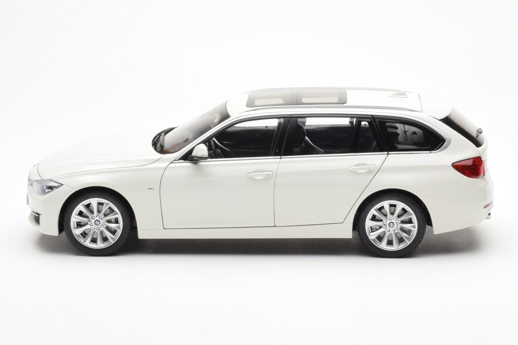 BMW 335i F31 Touring Alpine Bílý Paragon 1:18 80432244242 Kov – obrázek 4 z 8