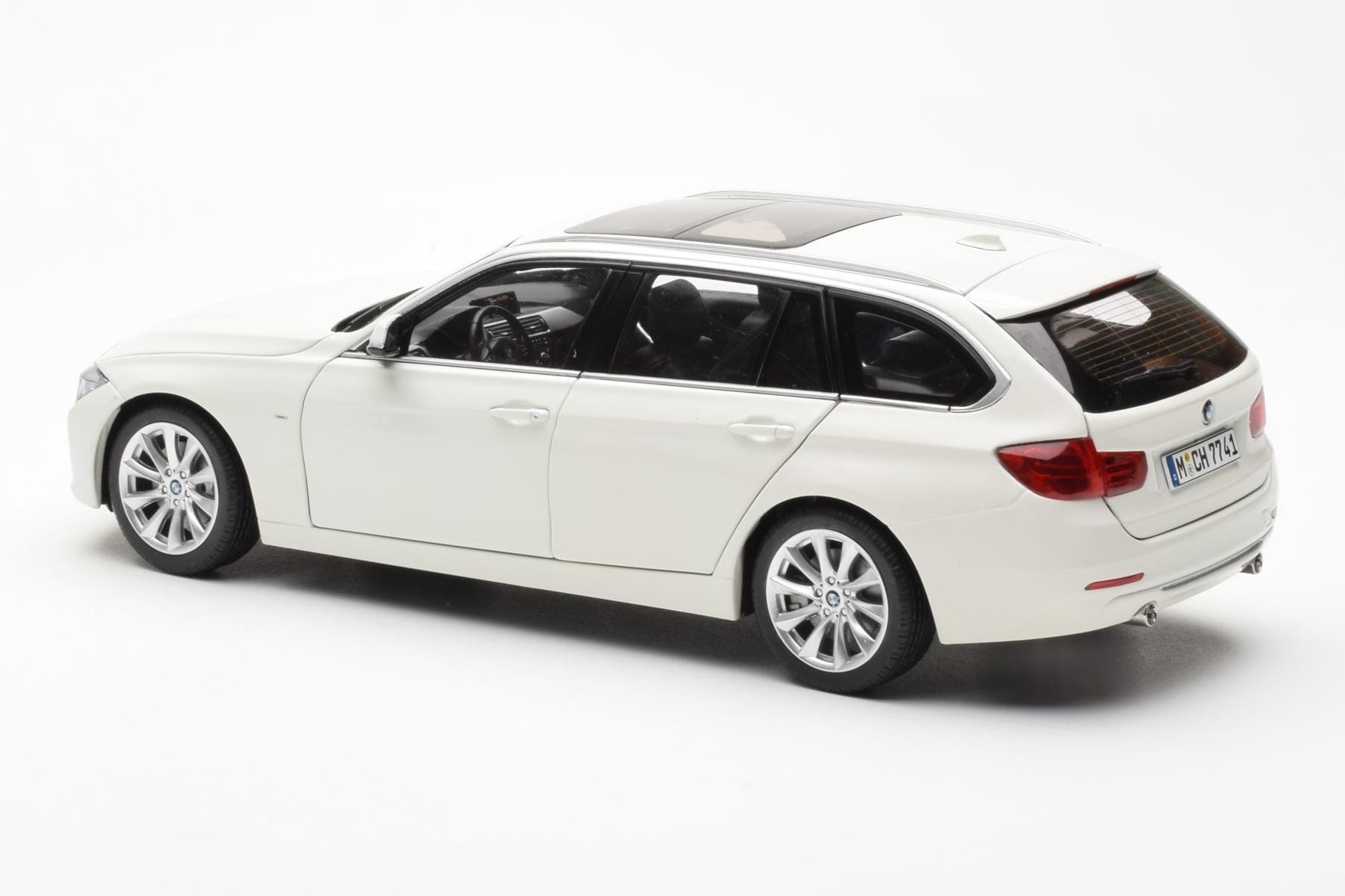 BMW 335i F31 Touring Alpine Bílý Paragon 1:18 80432244242 Kov – obrázek 7 z 8