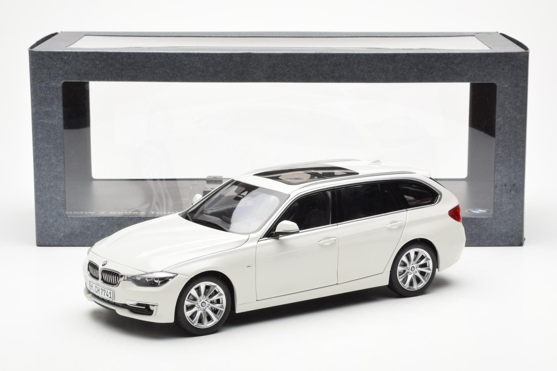 BMW 335i F31 Touring Alpine Bílý Paragon 1:18 80432244242 Kov – obrázek 8 z 8