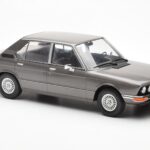 BMW 520i E28 Šedý MCG 1:18 - image 4 of 6