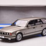 BMW 530i E34 Touring Šedý Metalický MCG 1:18 - image 6 of 6